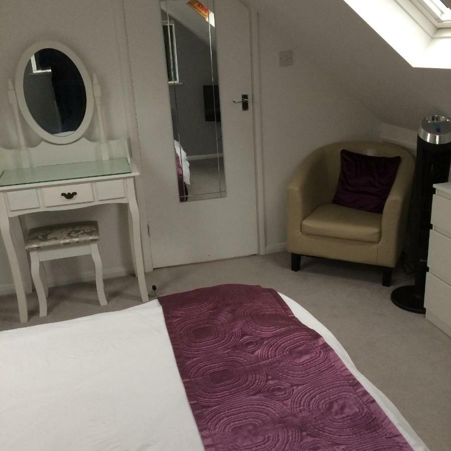 Number Forty One Bed & Breakfast Hillingdon Exterior photo