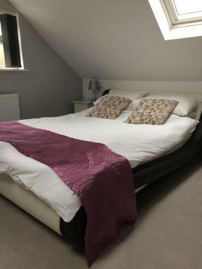 Number Forty One Bed & Breakfast Hillingdon Exterior photo